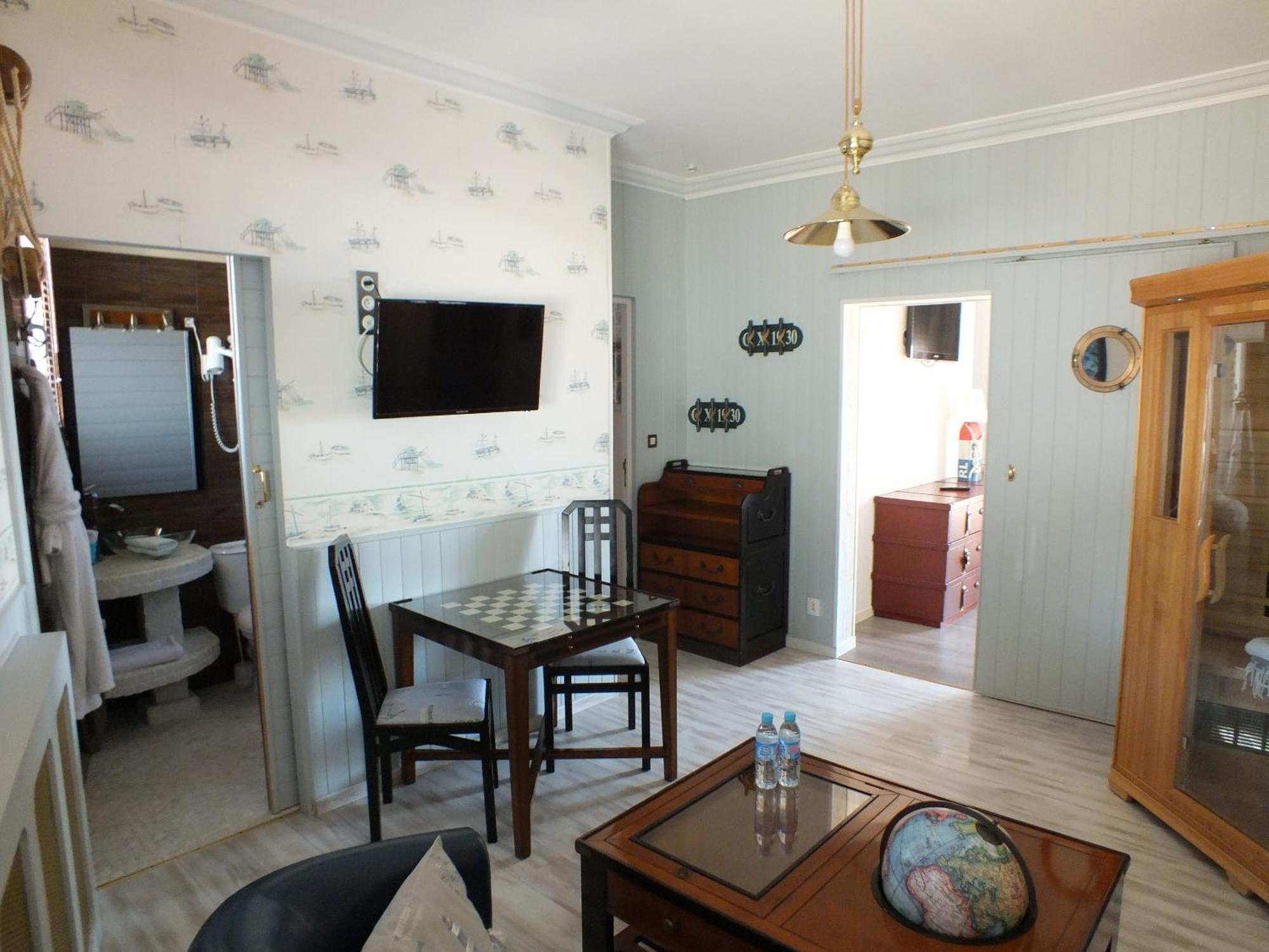 Hotel - Restaurant - Salon De The Le Beausejour Trégastel Стая снимка